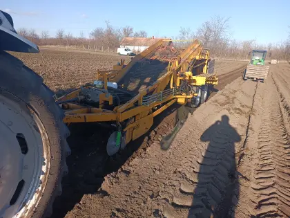 Nobels Erntemaschine für Möhren Karotten