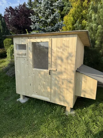 Hühnerstall Helsinki - Begehbarer Hühnerstall aus Holz, wett