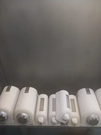 Papiertücher- und Seifenspender