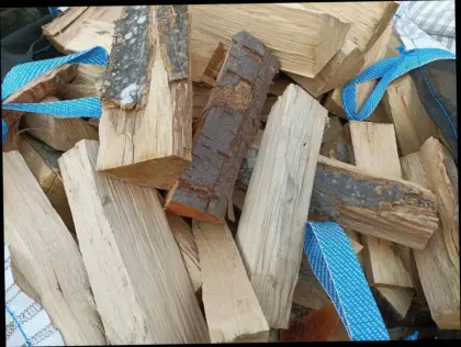 Buchenbrennholz, Brennholz weich, Hackschnitzel, Scheitholz