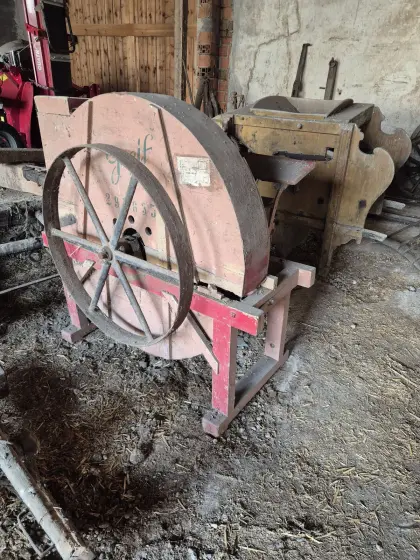 Pferdeschlitten, Wagenräder, Dreschkasten