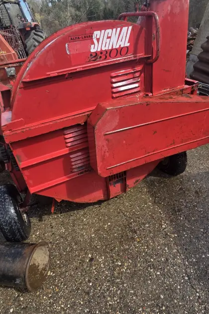 Silohäcksler Signal 2300 mit Motor