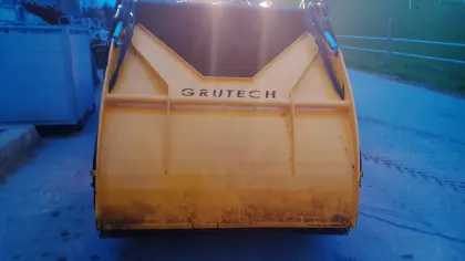 Grutec Futterschaufel (Fräsen, Mischen, Ausgeben)