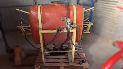 Feldspritze 300 l / 5,4 m - mit Zapfwelle, neue Düsen, trocken