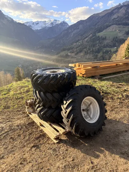 11.5/80-15.3 BKT Zwillingsräder Komplett Reform Muli