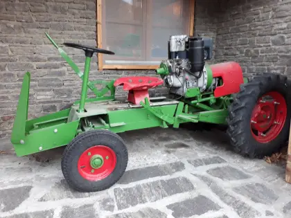 Oldtimer-Traktor Hatz