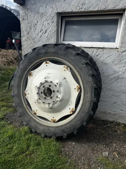 Verkaufe Satz Pflegereifen 9.5 R 28 & 11.2 R 42 MF 284 S