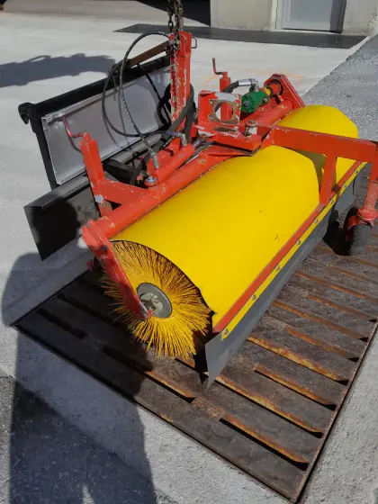 Hydraulische Kehrmaschine für Traktor,Hoflader oder Stapler,