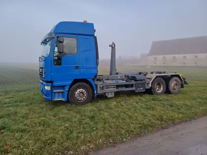 Iveco Stralis Abrollkipper Hakenlift