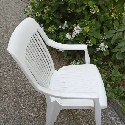5 Kunststoffsessel, nie verwendet
