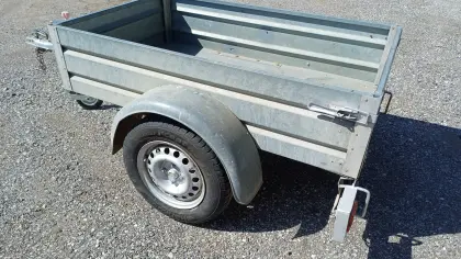 1-Achsanhänger (Bastlerfahrzeug) zum Verkauf steht