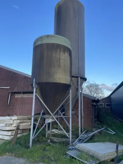 3x Futtersilo, 1x Düngersilo