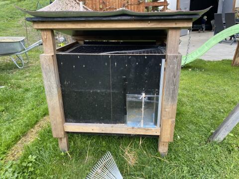 Stall isolierter Kleintier Hühnerstall mit Gehege
