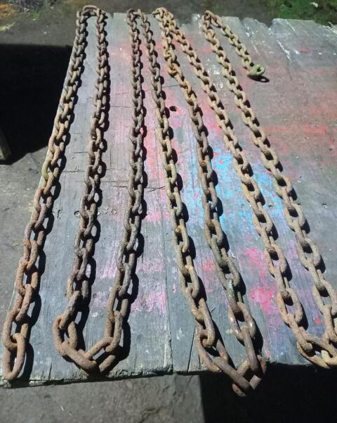 Ca. 7 m lange verrostete Kette