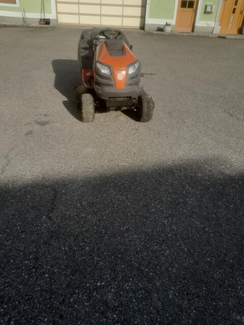 Rasenmähertraktor