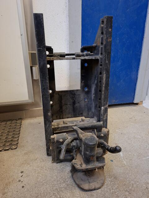 Anhängevorrichtung mit Schlitten für Steyr Traktor