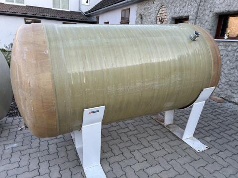 Polyester Weinfass 2.500 l