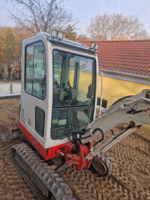 Takeuchi TB016