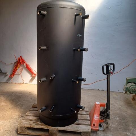Pufferspeicher Warmwasserspeicher Holzheizung Solaranlage