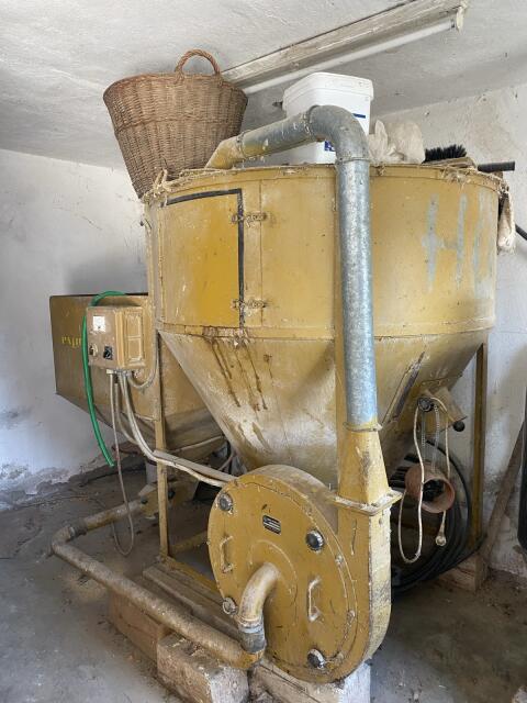 Mahl- und Mischanlage