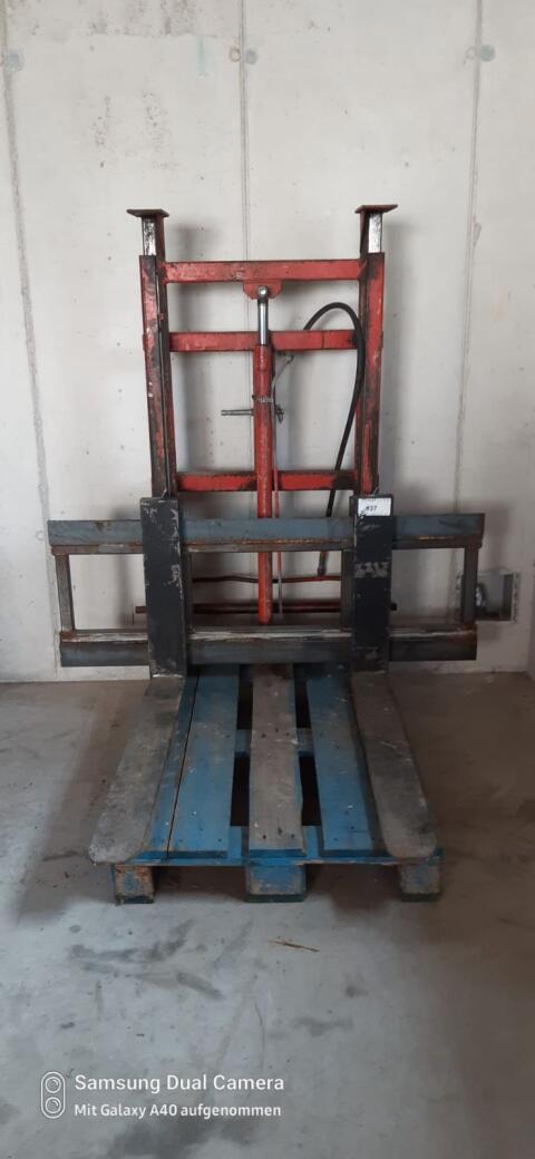 Hubgerüst aus Siloblockschneider
