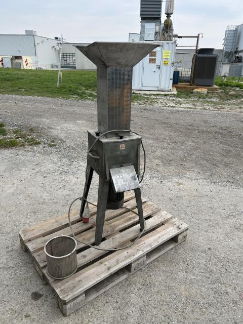 Semmel-Brotwürfelmaschine