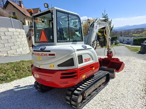 Takeuchi TB240 + Löffelpaket