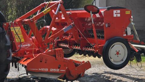 Säkombination Kuhn HRB 252 und Reform Semo 100