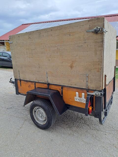 Autoanhänger gebremst