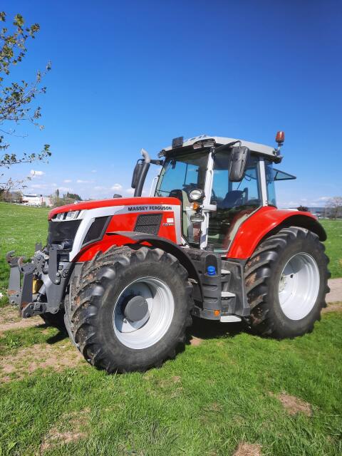 Massey Ferguson 6S 180 Dyna VT Exclusive MF Traktor