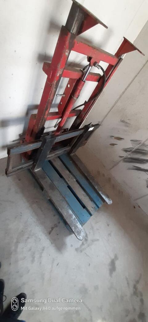Hubgerüst aus Siloblockschneider