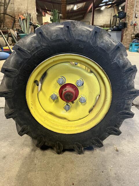 4 Reifen inkl. Felgen 155 R13