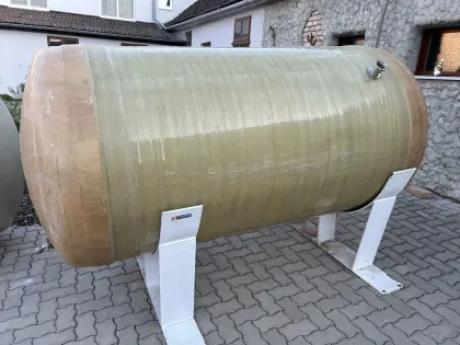 Polyester Weinfass 2.500 l