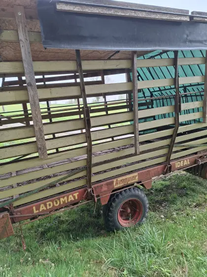 Ladewagen mit Dach