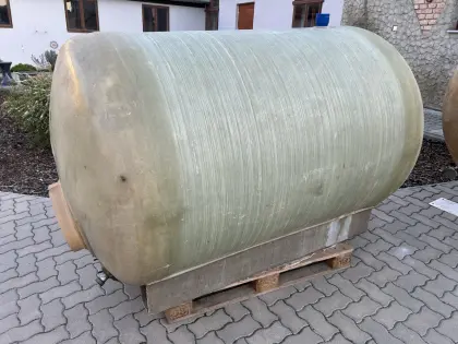 Polyester Weinfass 2.000 l