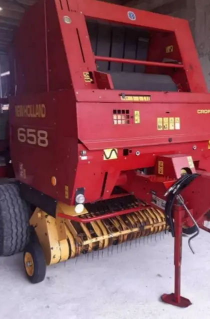 New Holland 658