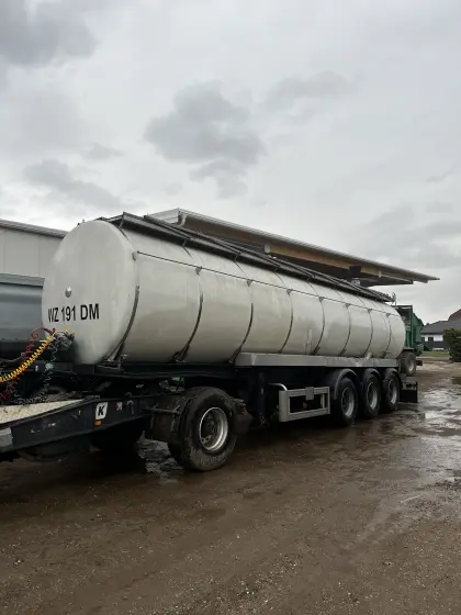 Güllezubringer Tankauflieger 30 m³