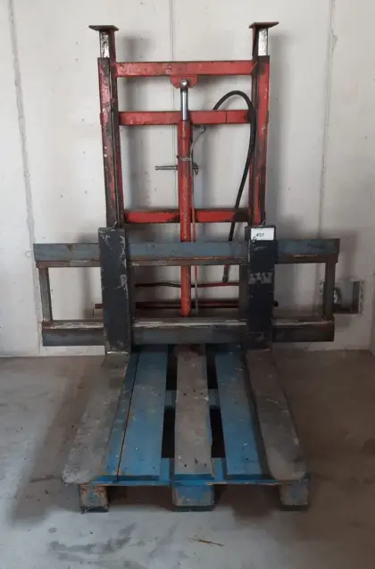 Hubgerüst aus Siloblockschneider