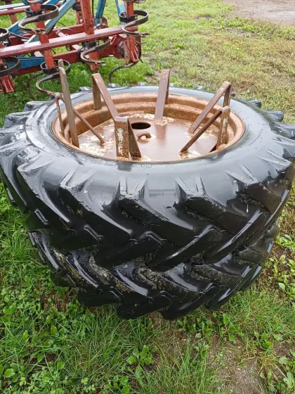 Zwillingsreifen 12.4/11 R28