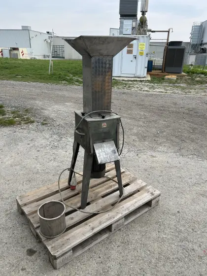 Semmel-Brotwürfelmaschine