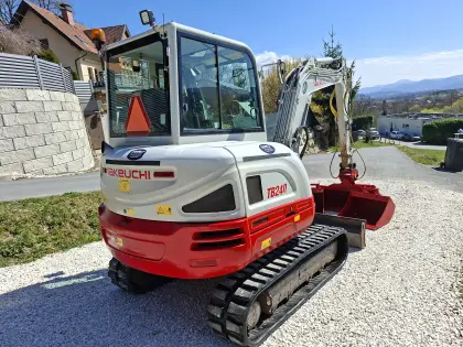 Takeuchi TB240 + Löffelpaket