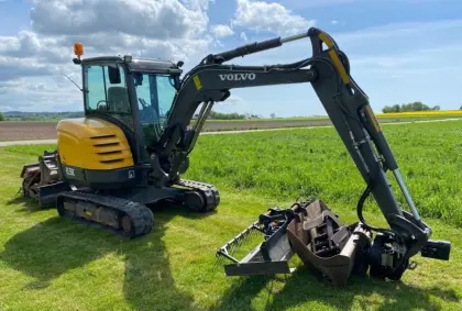 2014 Volvo EC35C mit 11 Anbaugeräten