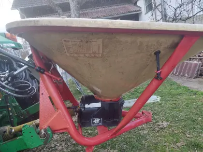 Düngerstreuer Vicon 600 l