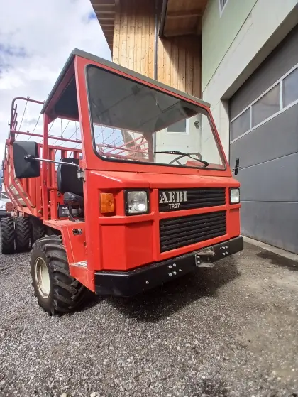 Aebi TP 27 mit Ladewagen und Brücke