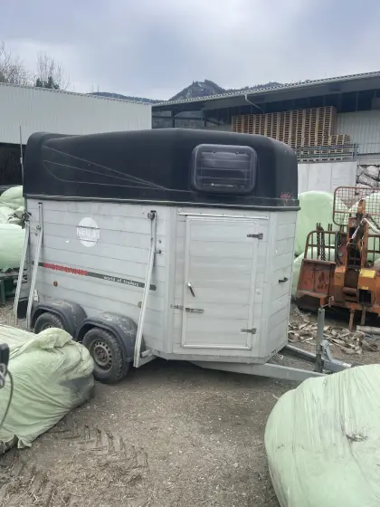 Pferdeanhänger