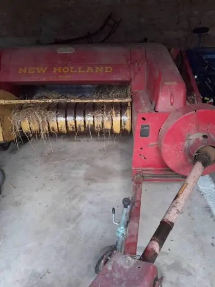 Strohpresse New Holland Hayliner 68
