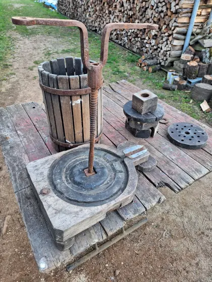 Kelter Saftpresse aus Holz