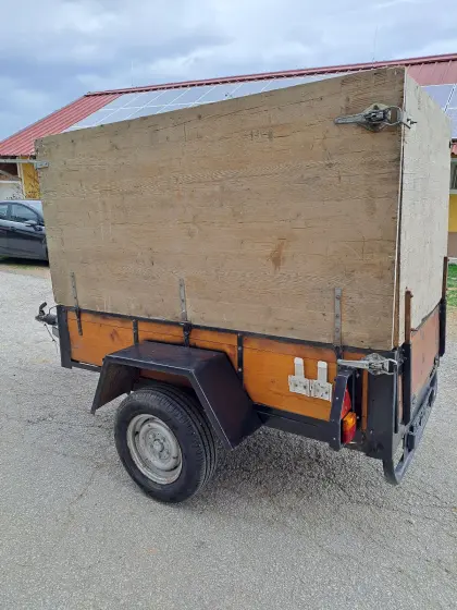 Autoanhänger gebremst