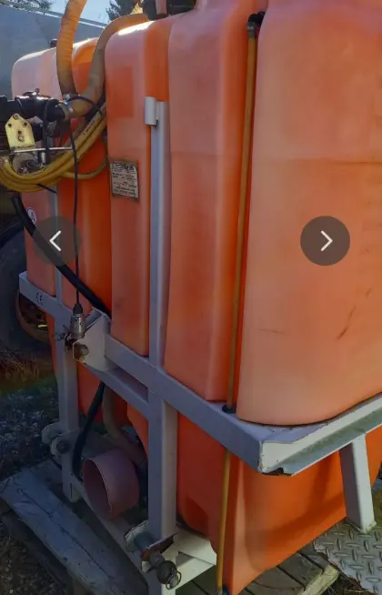 Suche Feldspritze mit 1.000 l Volumen