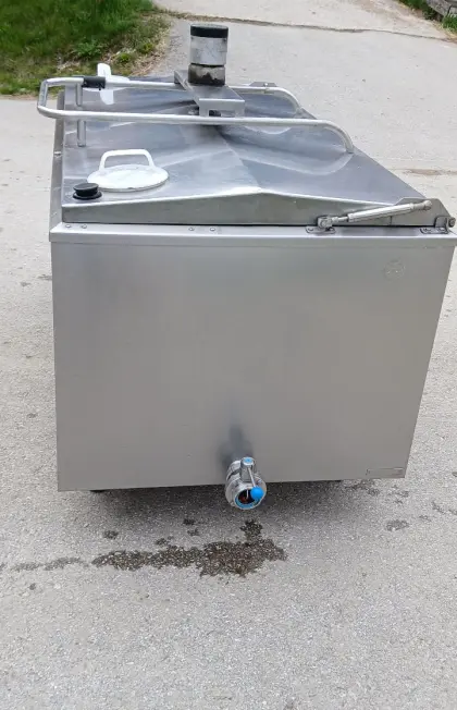 Milchtank mit Kühlaggregat 800 l